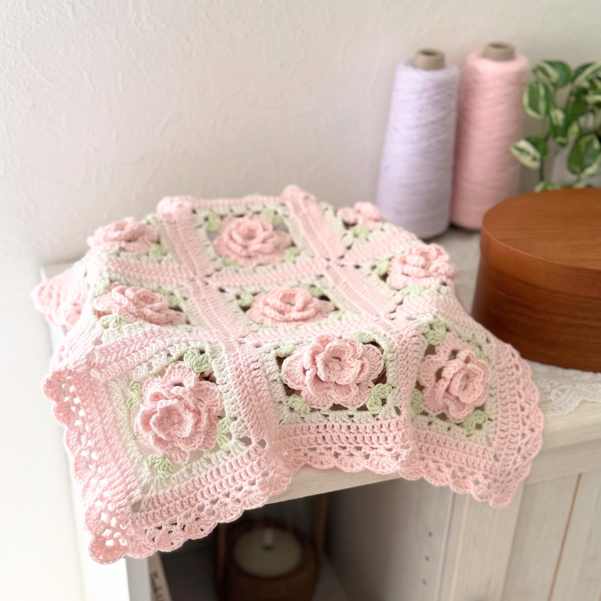立体お花モチーフ　マルチカバー Hiro crochet / 立体お花モチーフのマルチクロス – Craftie Home