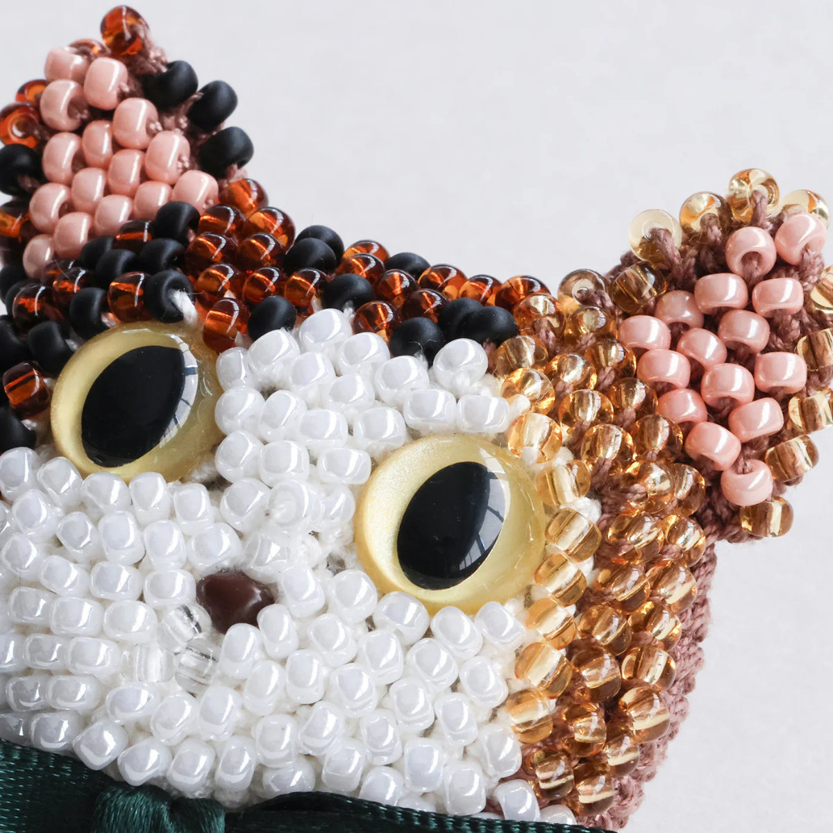 NO.388 カスタムキーホルダー　猫ちゃんビーズ　リボン　手染めビーズ NO.388 カスタムキーホルダー 猫ちゃんビーズ リボン 手染めビーズ NO