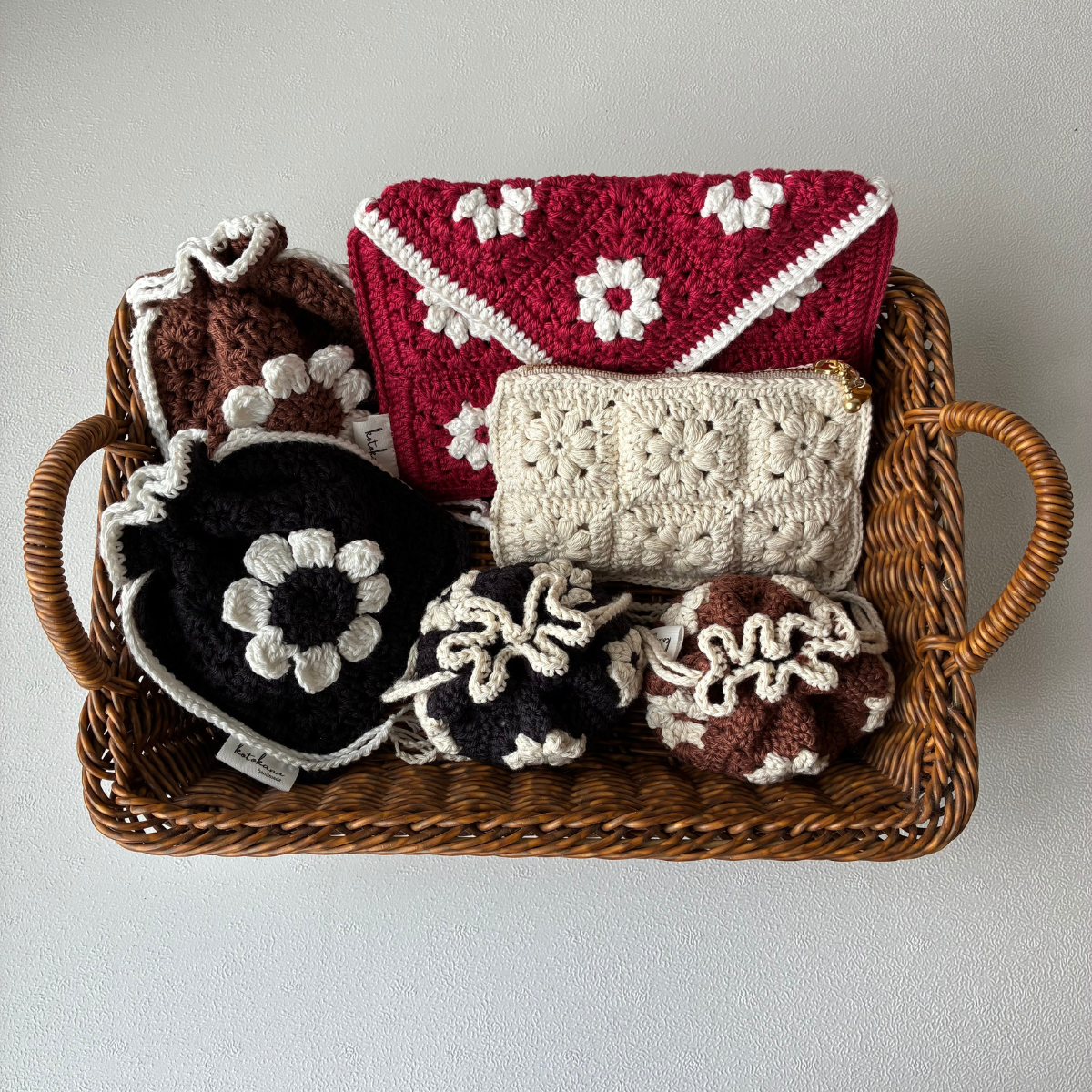 ❤︎.* はな ❤︎.*① ポーチ kotokana /編むたびに花咲く モチーフ編みのポーチコレクション