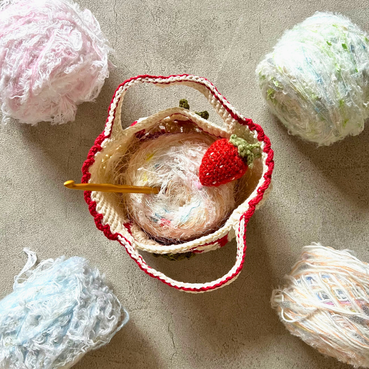 melt Rino / いちごのミニバッグ – Craftie Home (クラフティホーム) melt Rino / いちごのミニバッグ – Craftie Home (クラフティホーム)