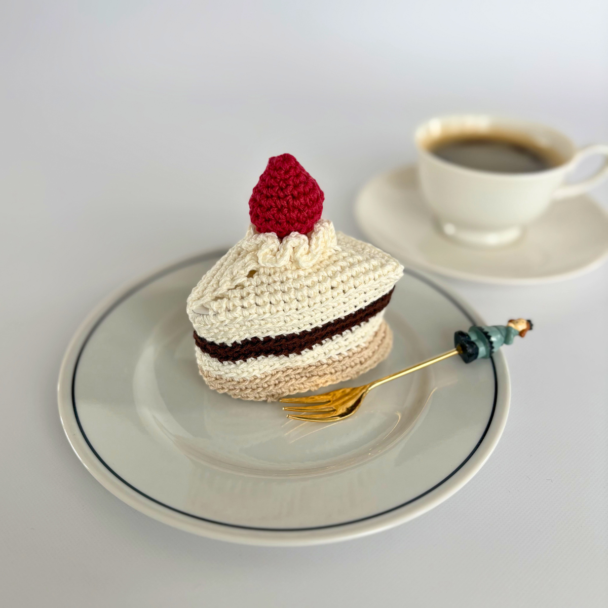 tmkニットルーム 藤田智子 / ショートケーキのチャーム型ハンドタオル