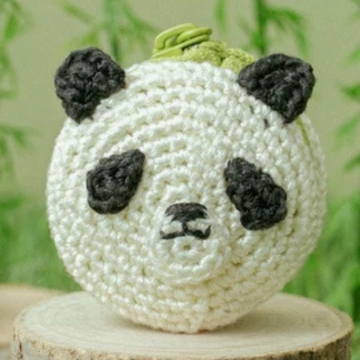 刺しゅう糸で編むちいさな ポーチ (パンダ) / COSMO（ルシアン