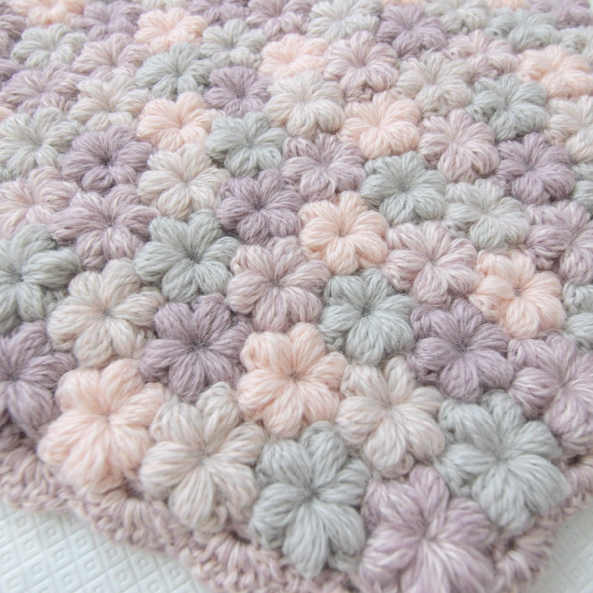 みーの手しごと / グラデーションヤーンで編むお花の座布団 – Craftie