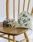 yulaのこころ躍る草花刺繍 (可憐なフラワーサークル)巾着キット / COSMO
