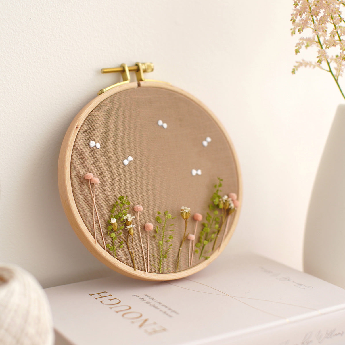 2309-38 ミディサシェ 香り袋 2個組 ラブリーフラワー リース刺繍 2309