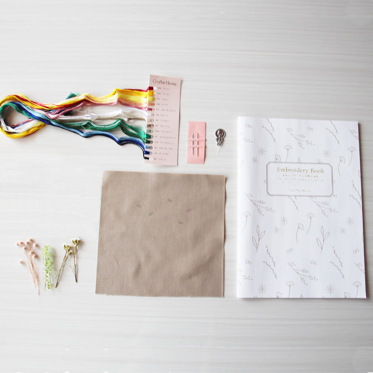 スモールフラワーのフープリースが作れる刺繍キット – Craftie Home