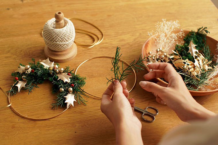 【Craftie Home Box】ゴールドフープのクリスマスリースと紙刺繍のオーナメントカードの作り方