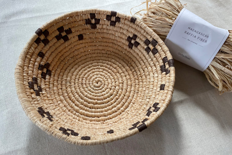 ラフィアで作る花柄のかごキットの作り方