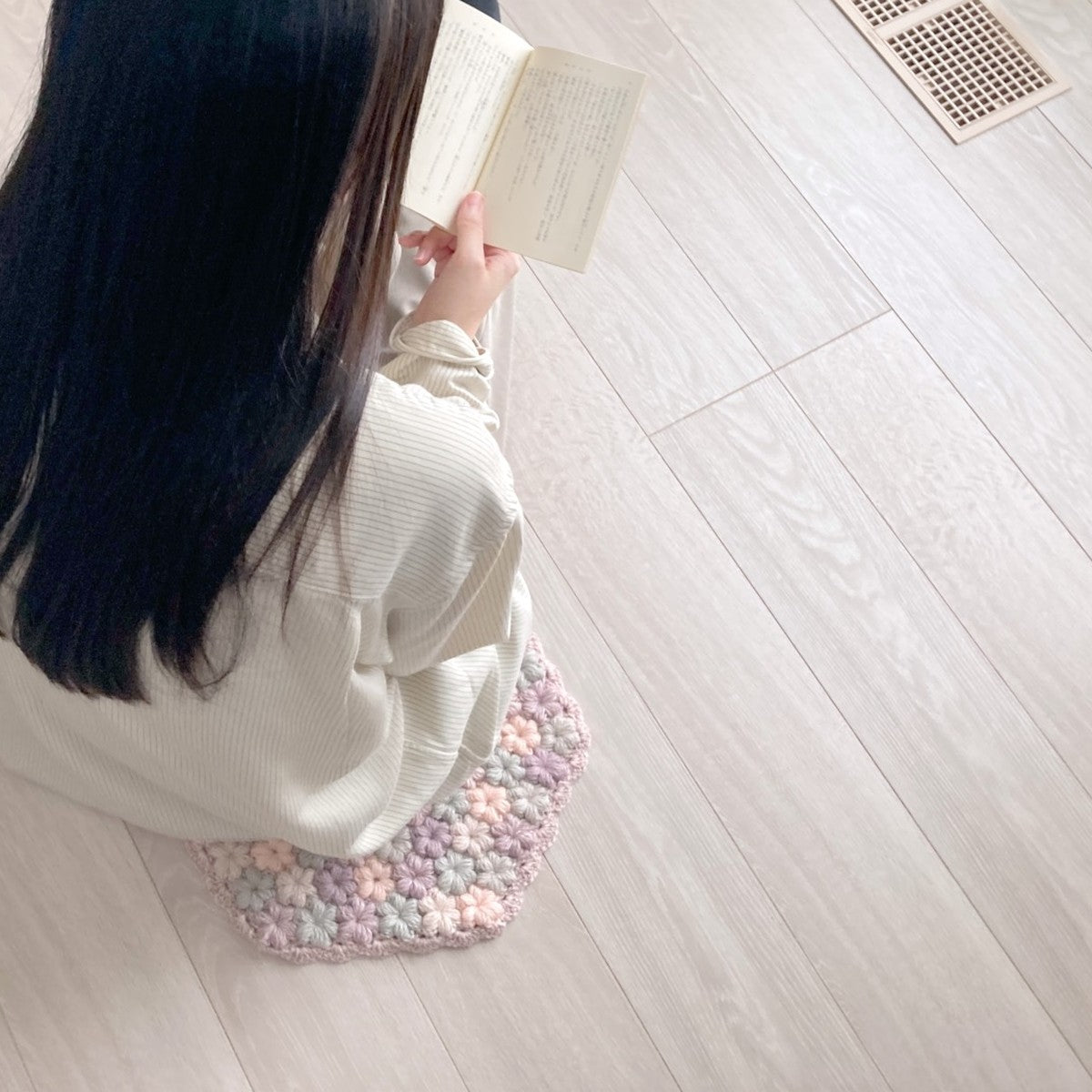 みーの手しごと / グラデーションヤーンで編むお花の座布団