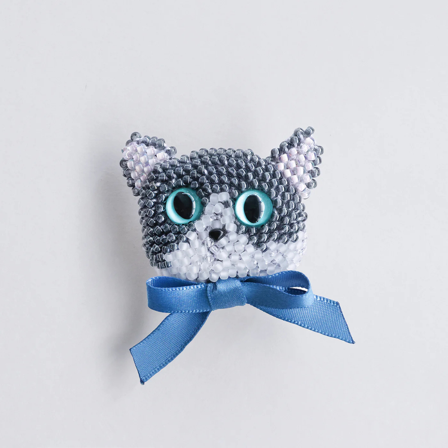 クロッシェキット ビーズ編みの猫ブローチ（ハチワレ）/  MIYUKI FACTORY