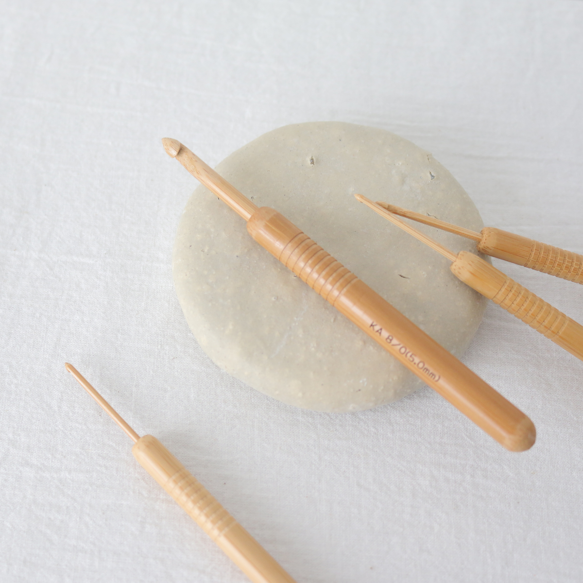 Seeknit Umber 柄付 竹片かぎ針セット – Craftie Home (クラフティホーム) Seeknit Umber 柄付 竹片かぎ針セット – Craftie Home (クラフティホーム)