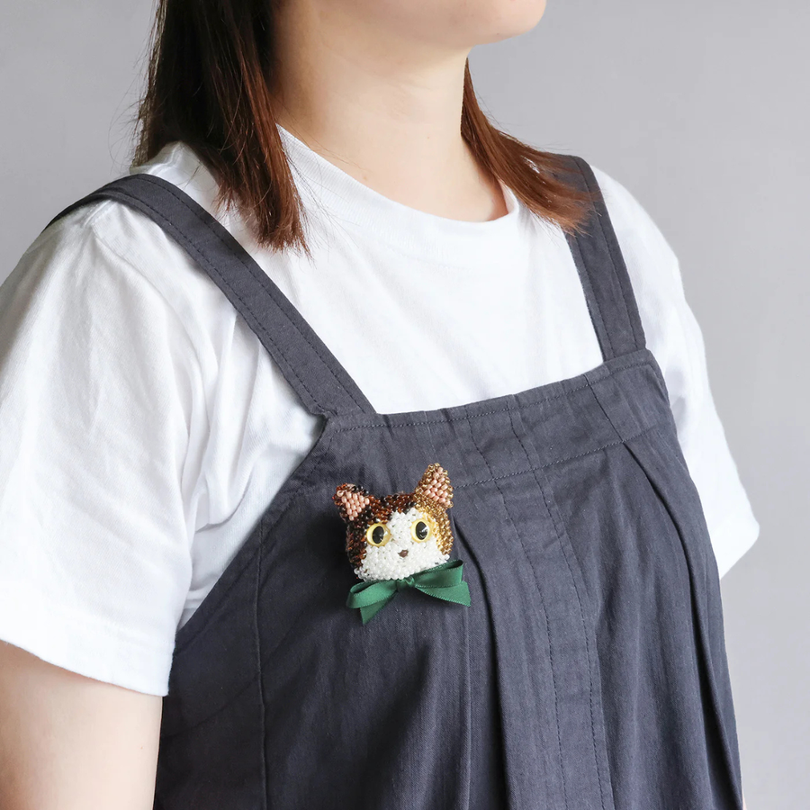 クロッシェキット ビーズ編みの猫ブローチ（三毛猫）/  MIYUKI FACTORY