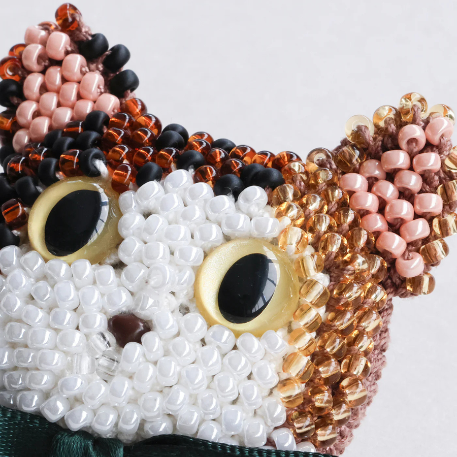 クロッシェキット ビーズ編みの猫ブローチ（三毛猫）/  MIYUKI FACTORY