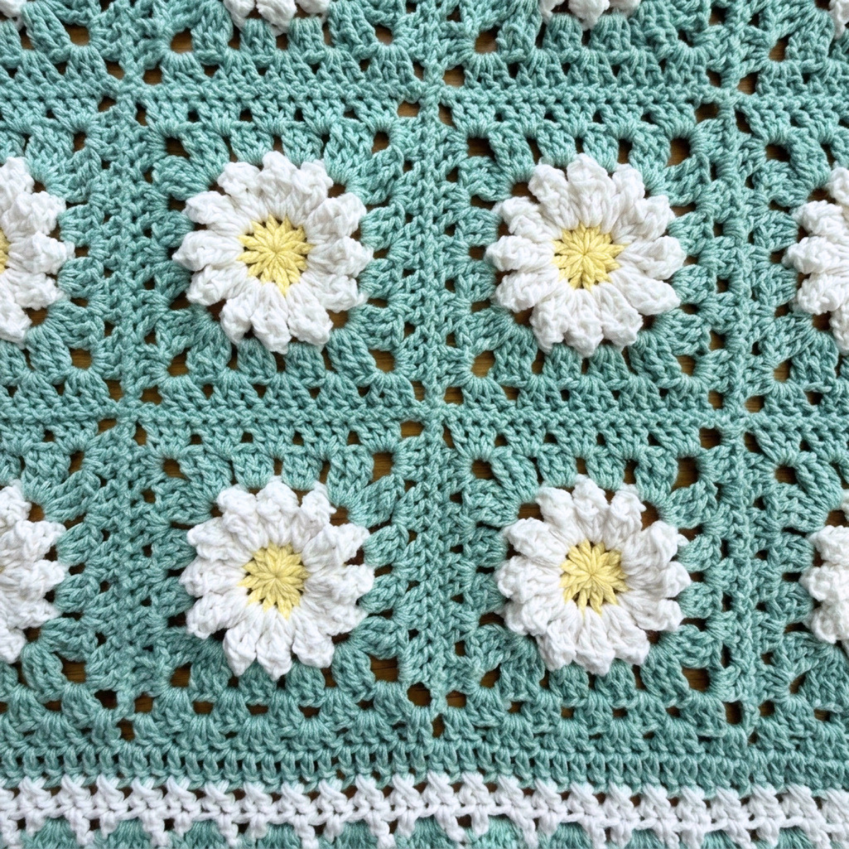hiro crochet / お花モチーフのマルチクロス