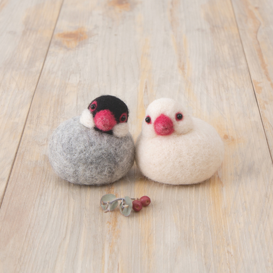 ころんともちもちわたしのことり 桜文鳥と白文鳥 / ハマナカ – Craftie