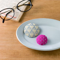 刺し子のブローチセット（ベージュ&ピンク）/ COSMO – Craftie