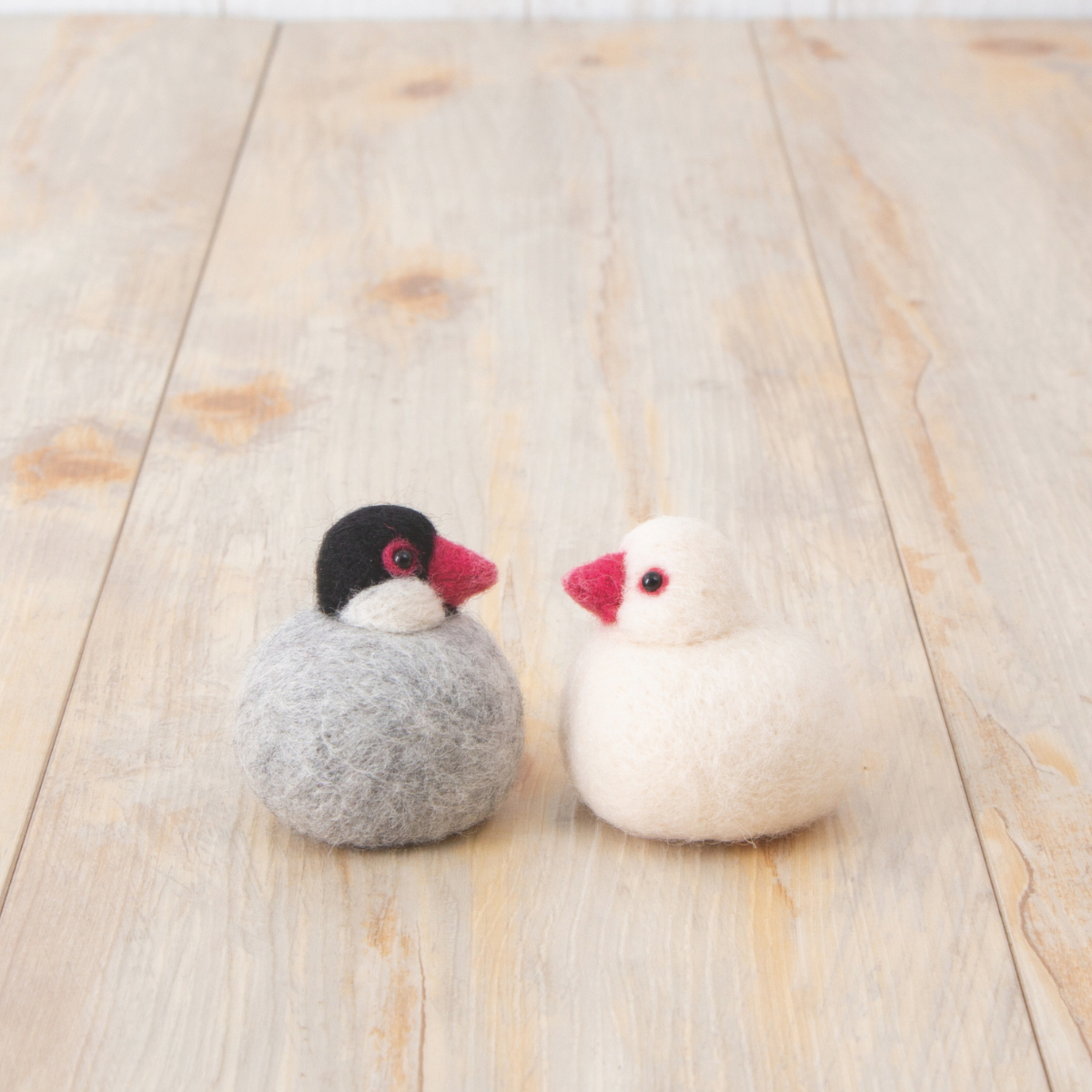 ころんともちもちわたしのことり　桜文鳥と白文鳥 / ハマナカ