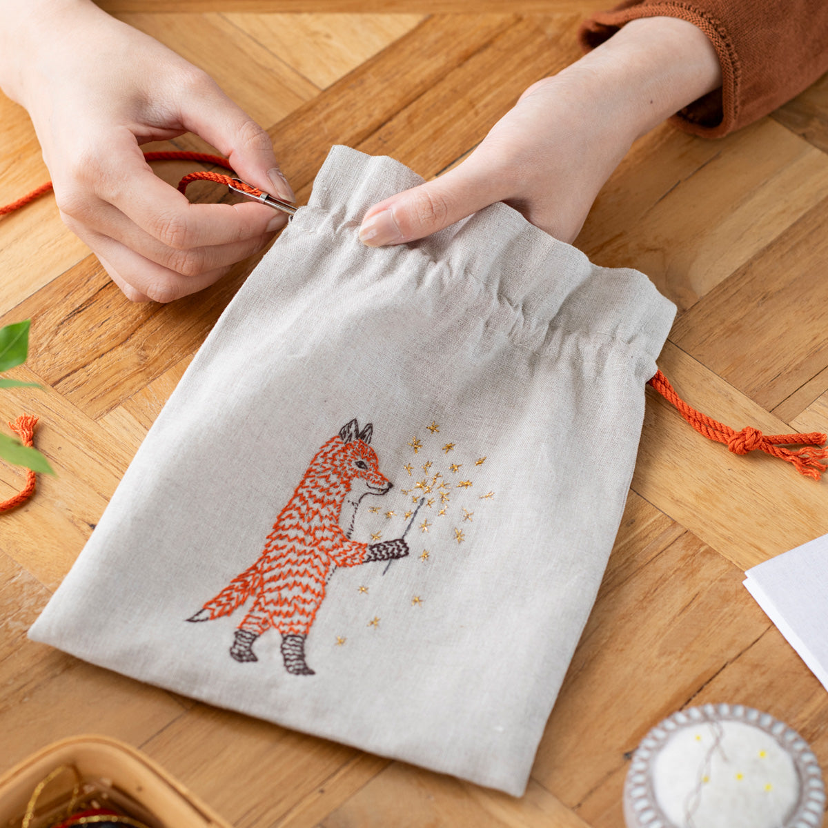 CORAL & TUSK　Sparklers 刺繍キット