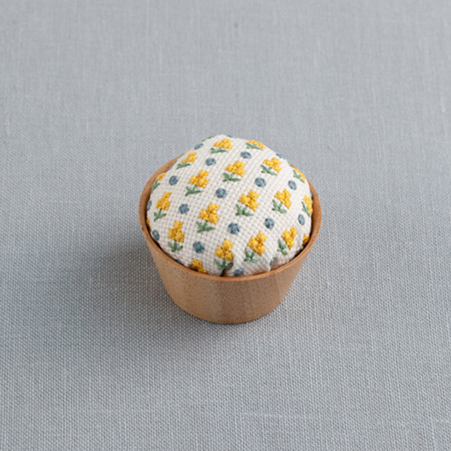 刺繍キット 地刺し® ウッドボウルのピンクッション 黄色い花 /  COSMO