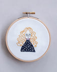 nuie 刺繍キット『髪がきまらない』UNE UNE /  MIYUKI FACTORY