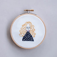 nuie 刺繍キット『髪がきまらない』UNE UNE / MIYUKI FACTORY