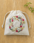 yulaのこころ躍る草花刺繍 （小花のリース）巾着キット /  COSMO