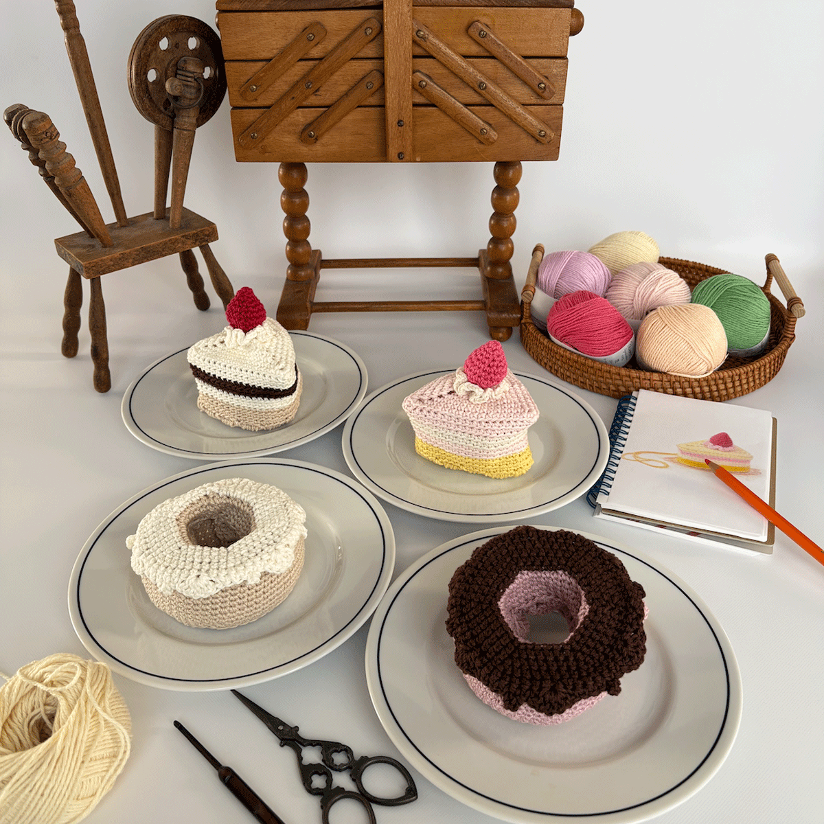 tmkニットルーム 藤田智子 / ショートケーキのチャーム型ハンドタオル