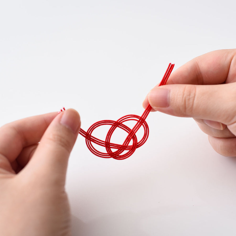 迎春の梅結び　紅白水引のしめ飾り【New Yearシリーズ】