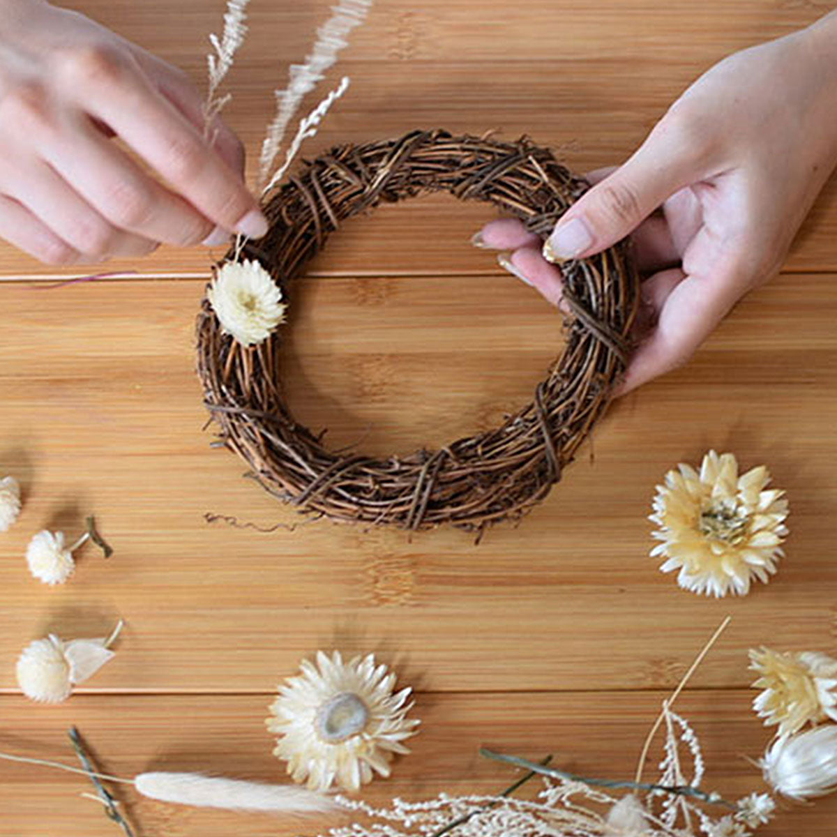 ホワイトのお花のミニリース